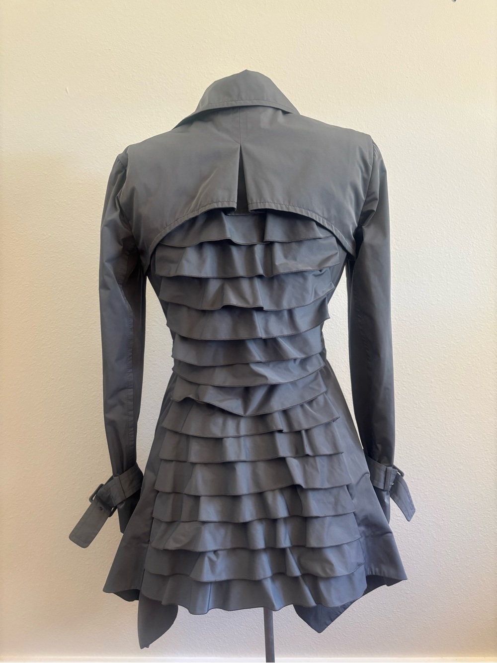 BCBGMaxAzria Gray Long-Sleeve Ruffle-Back Trench Coat